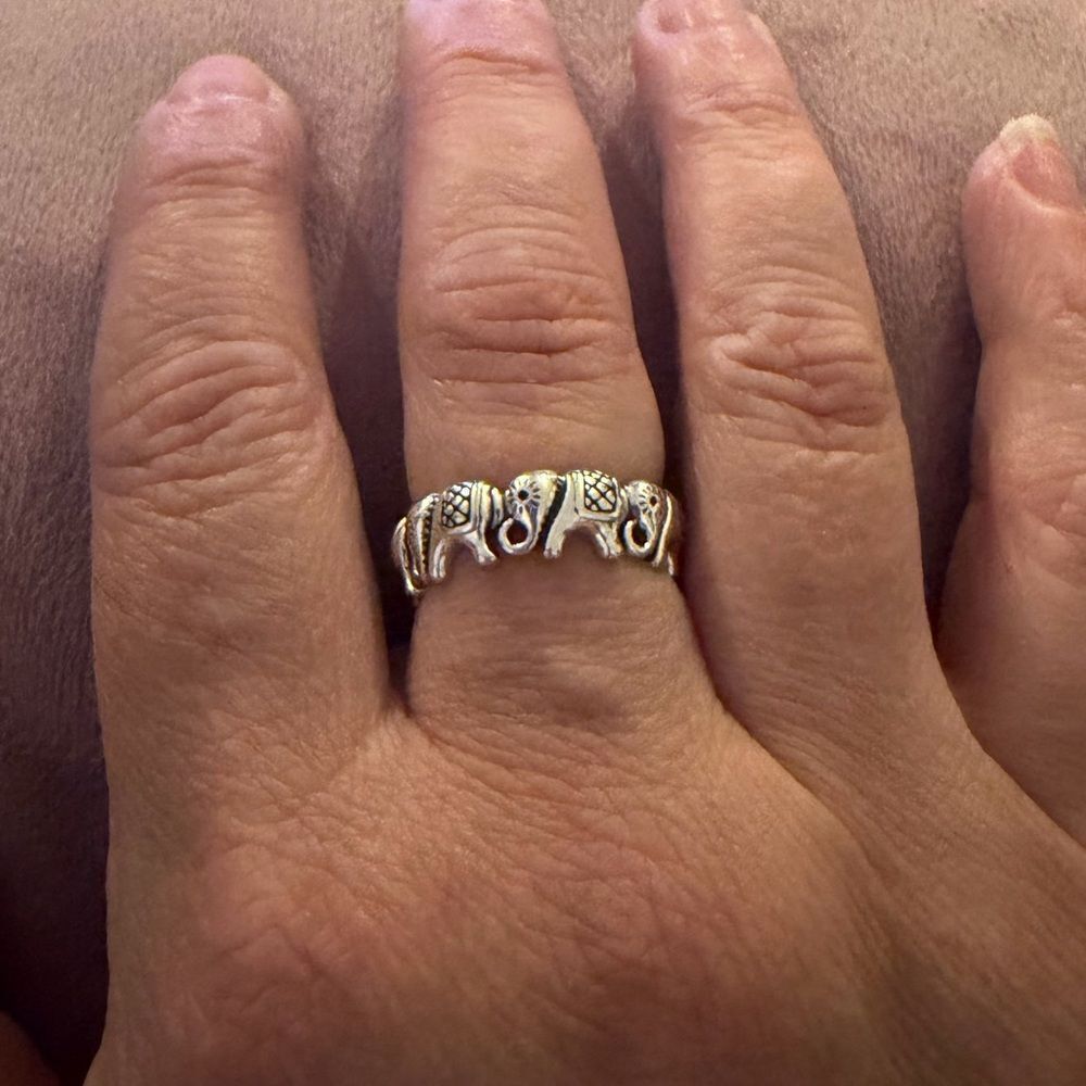 The elephant adjustable ring in 925